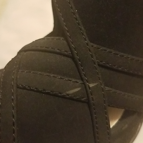 🎀New Listing!! Black leather Heels - Picture 5 of 6